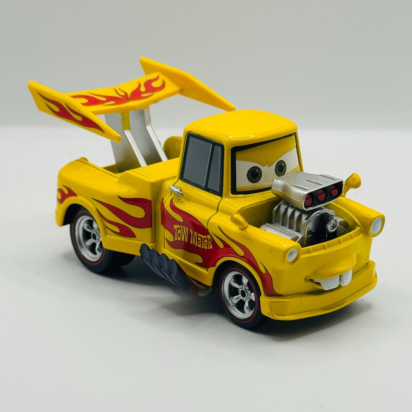 Disney Pixar Cars - FUNNY CAR DRAG STAR MATER Disney Store - 1:43 Diecast