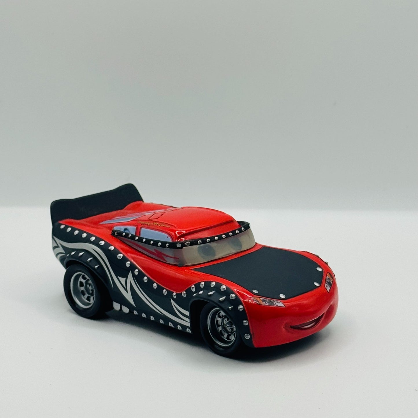 Disney Pixar Cars - HEAVY METAL MATER MCQUEEN Disney Store - 1:43 Diecast