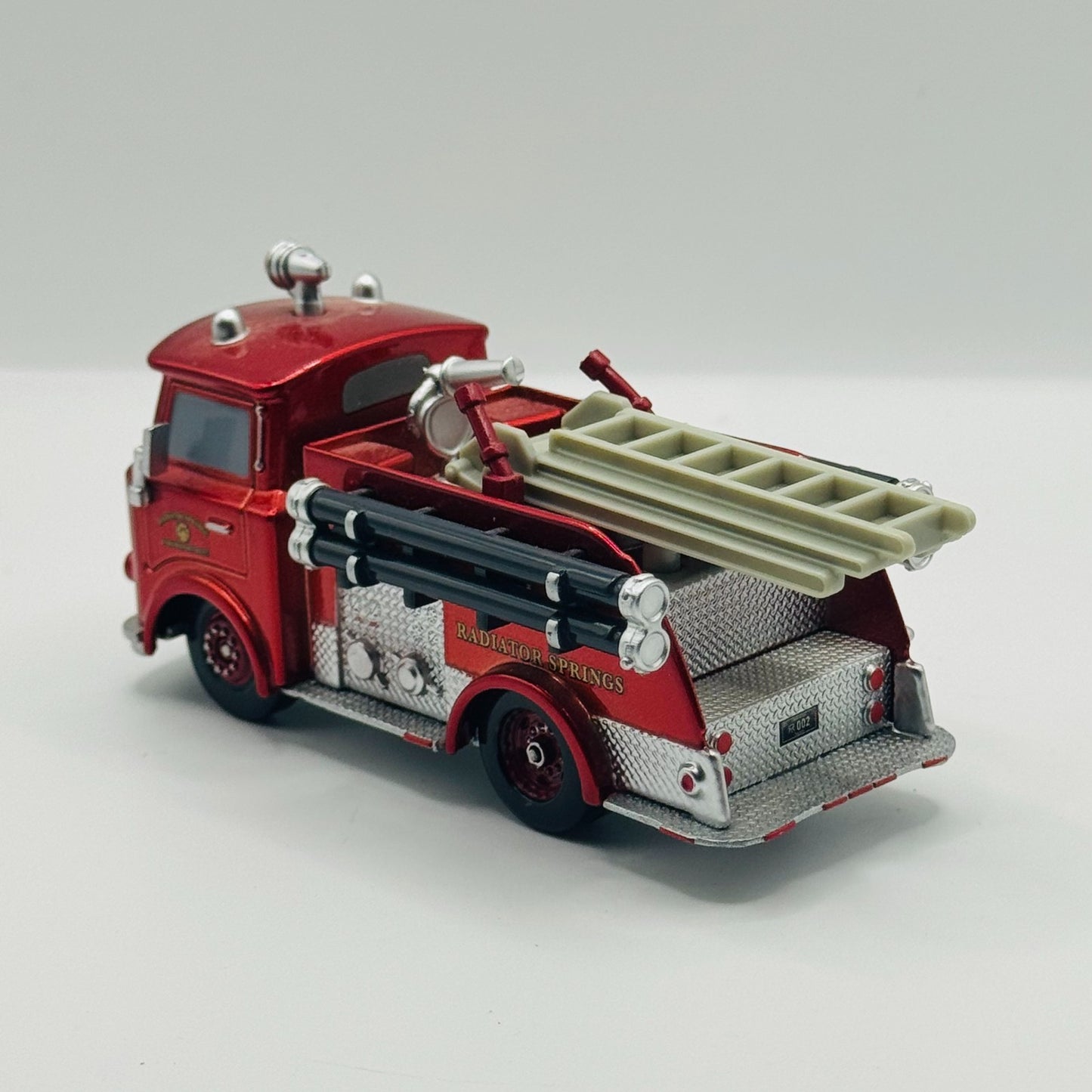 Disney Pixar Cars - METALLIC RED FIRETRUCK *CHASE* Disney Store - 1:43 Diecast