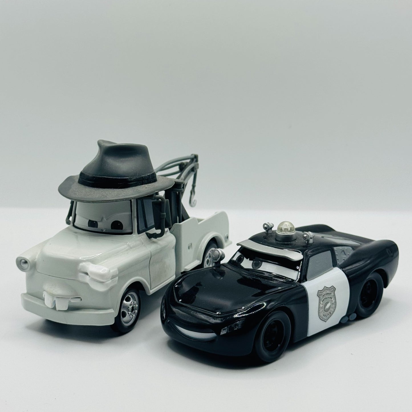Disney Pixar Cars - MATER PRIVATE EYE P.I. & MCQUEEN Disney Store - 1:43 Diecast