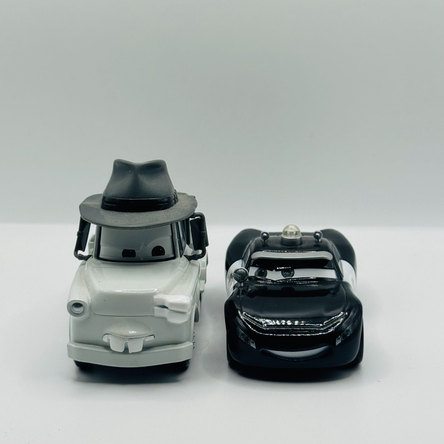 Disney Pixar Cars - MATER PRIVATE EYE P.I. & MCQUEEN Disney Store - 1:43 Diecast