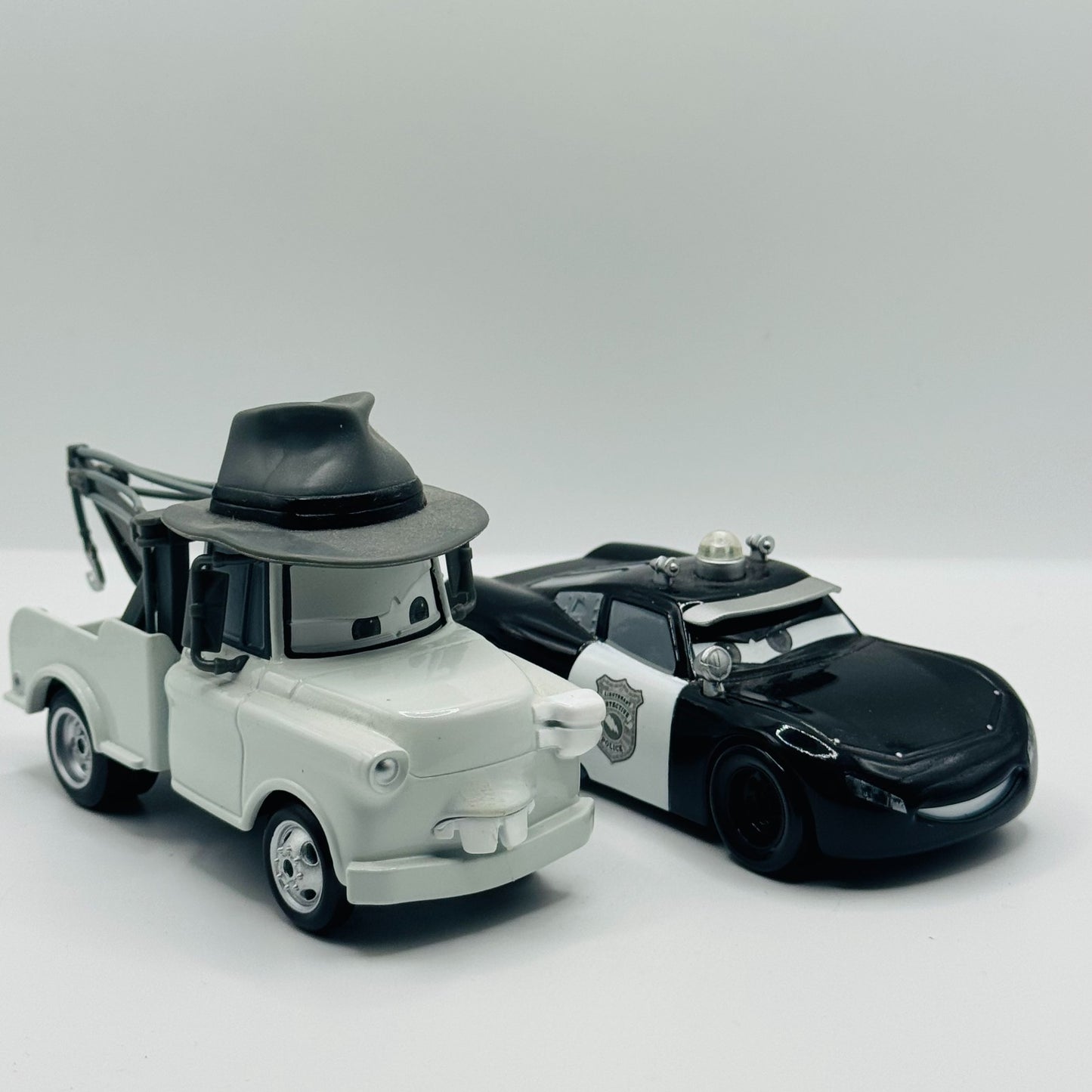 Disney Pixar Cars - MATER PRIVATE EYE P.I. & MCQUEEN Disney Store - 1:43 Diecast