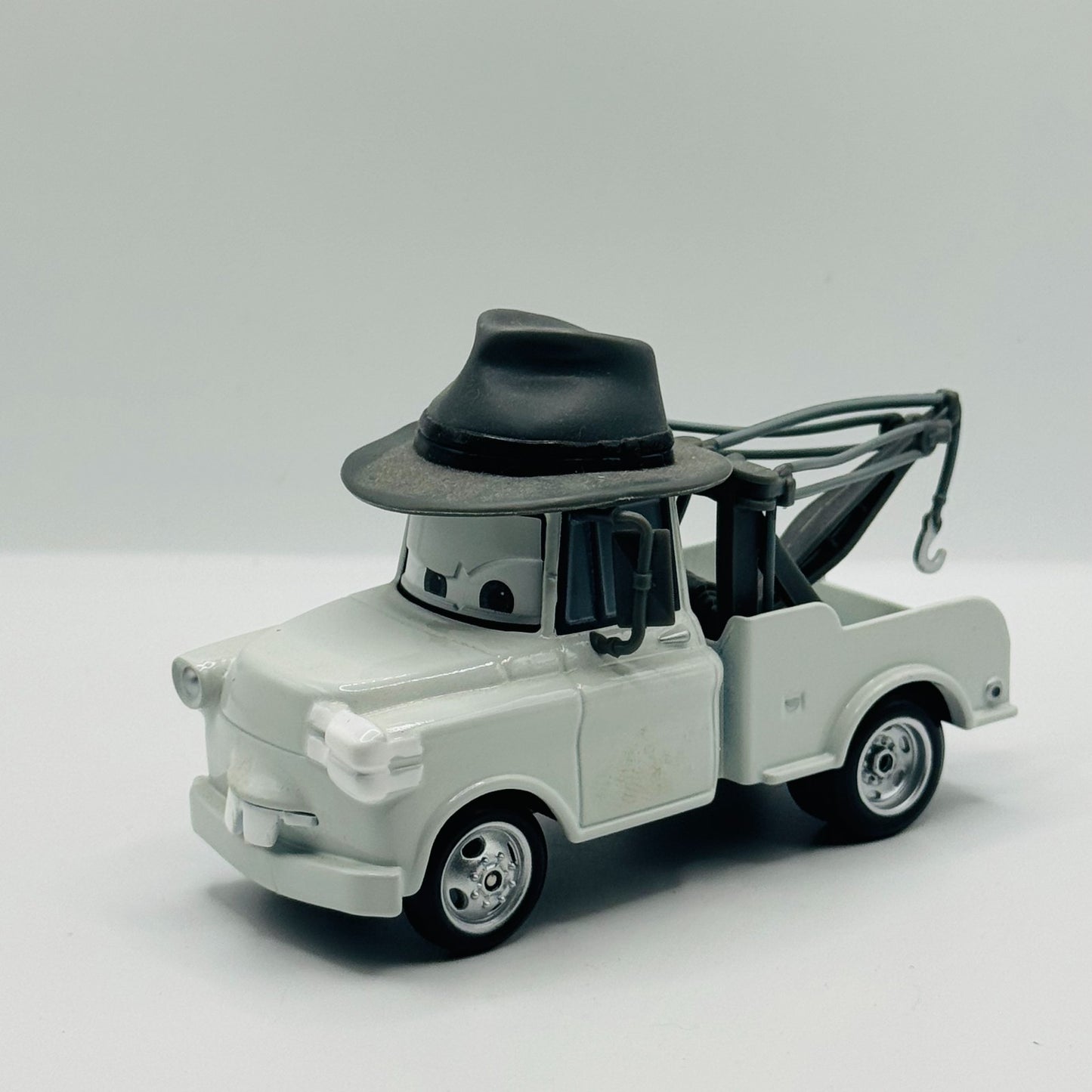 Disney Pixar Cars - MATER PRIVATE EYE P.I. & MCQUEEN Disney Store - 1:43 Diecast