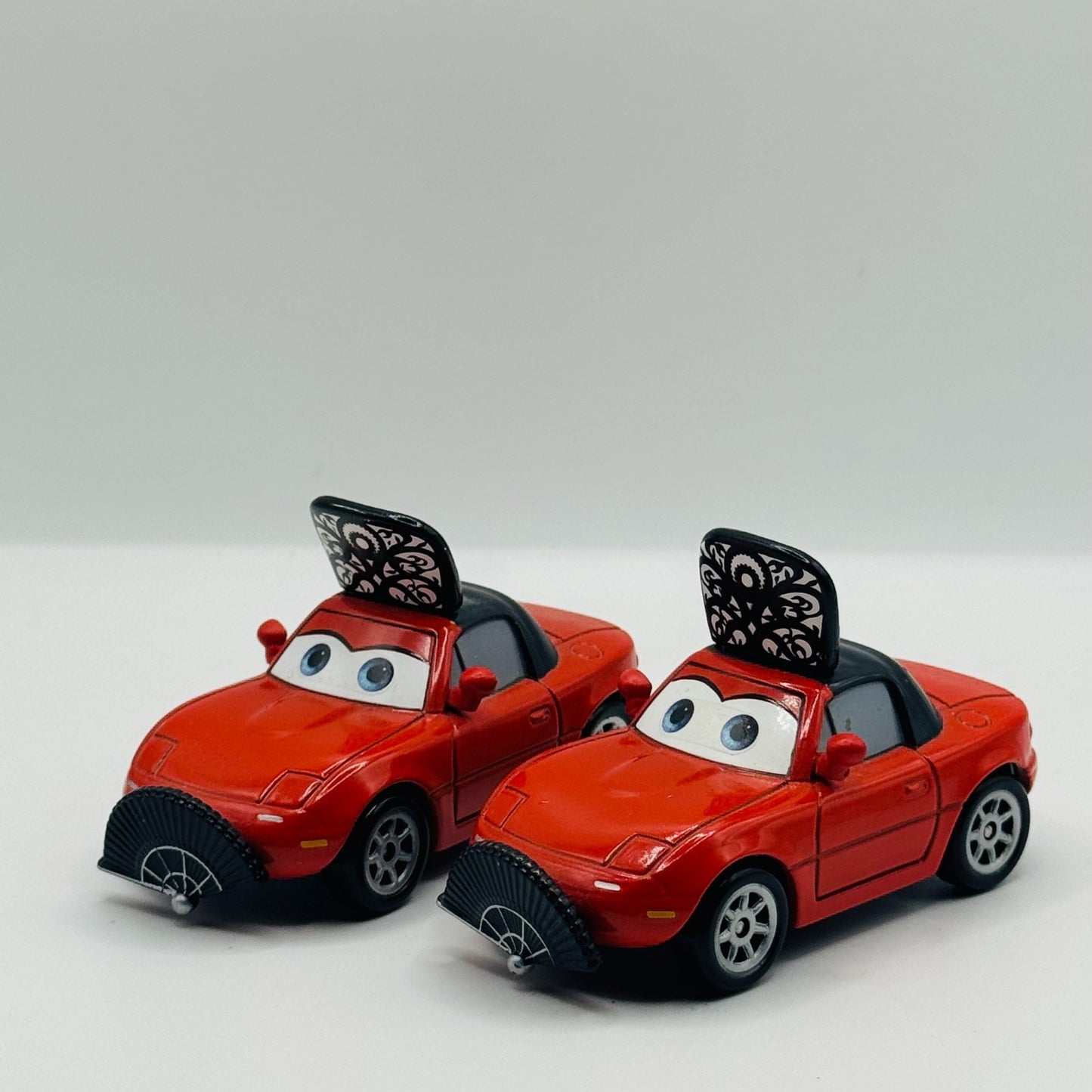 Disney Pixar Cars - EL MATERDOR SEÑIORITA MIA & TIA Disney Store - 1:43 Diecast