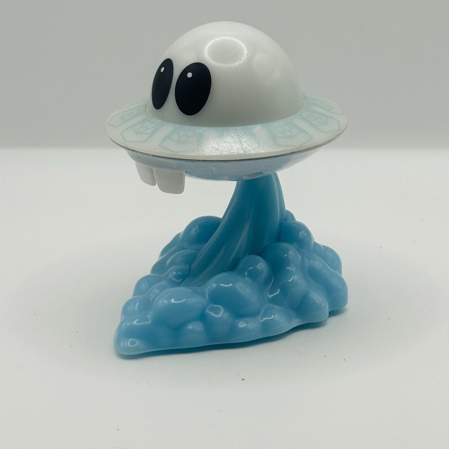 Disney Pixar Cars UFM UNIDENTIFIED FLYING MATER MATOR Disney Store 1:43 Diecast