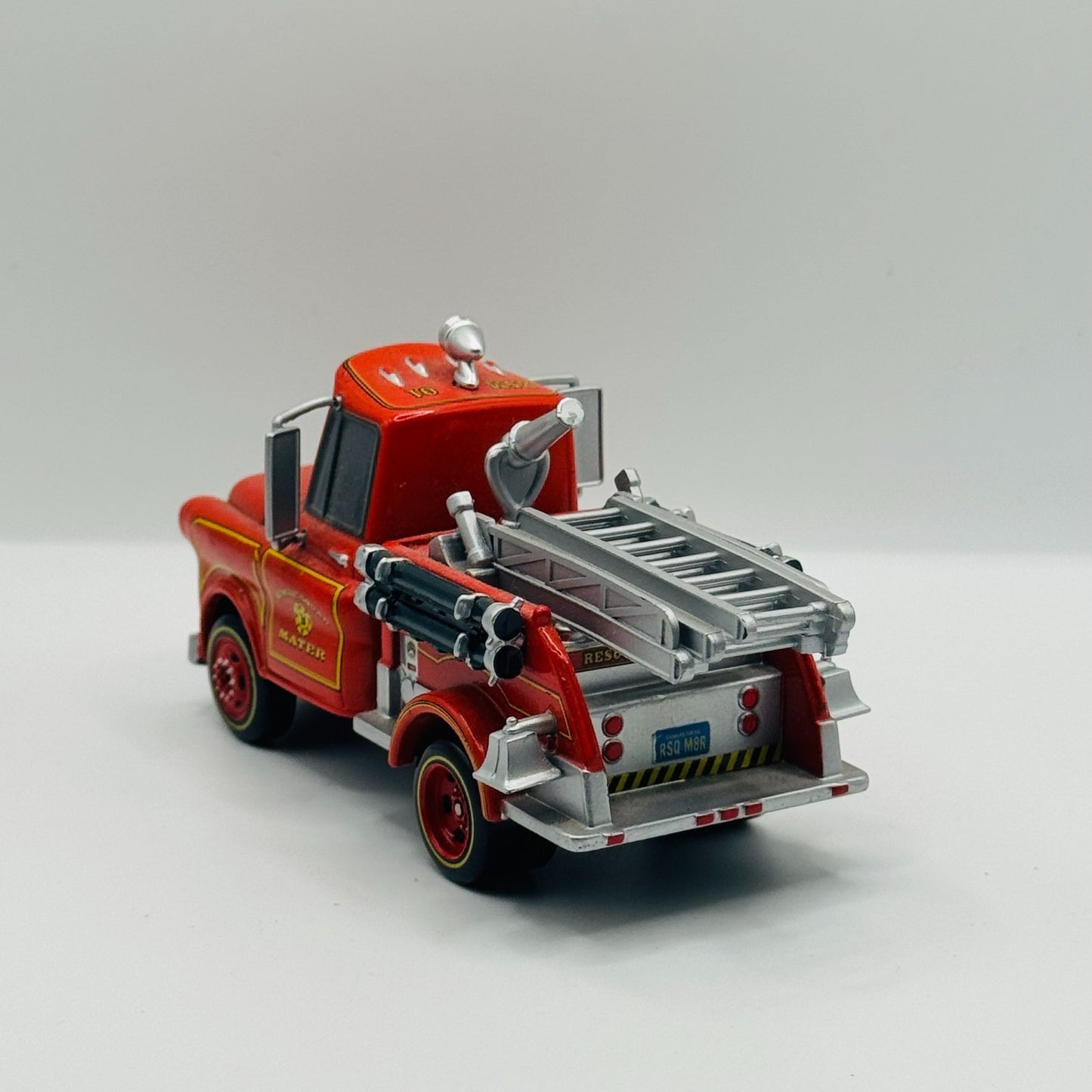 Disney Pixar Cars - FIRETRUCK RESCUE SQUAD MATER Disney Store - 1:43 Diecast