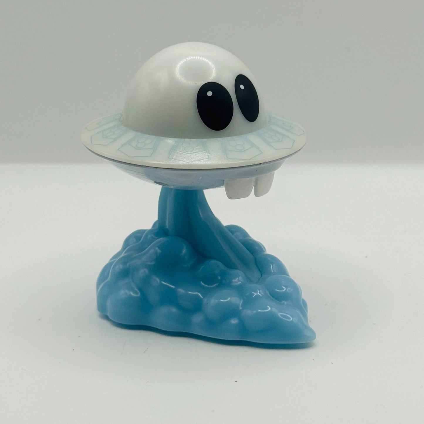 Disney Pixar Cars UFM UNIDENTIFIED FLYING MATER MATOR Disney Store 1:43 Diecast