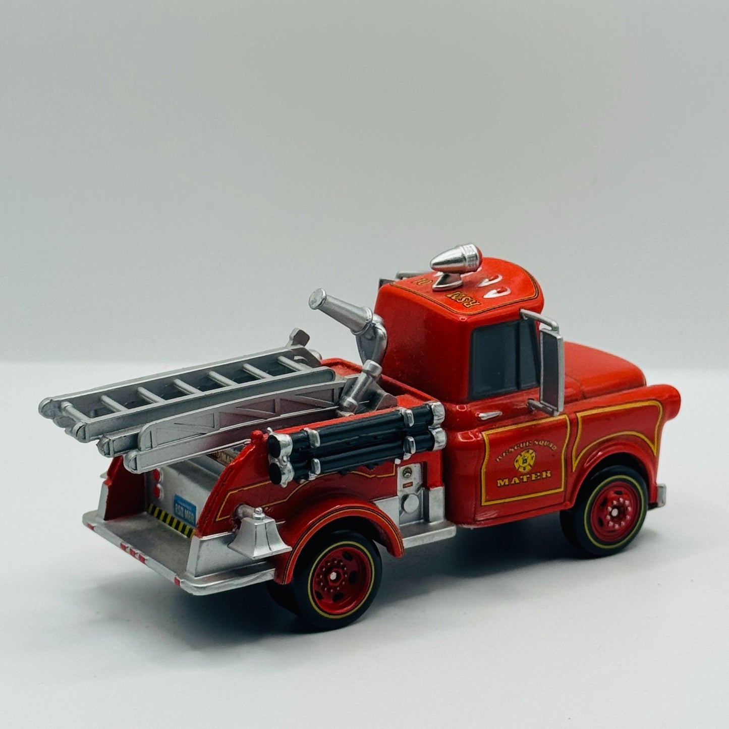Disney Pixar Cars - FIRETRUCK RESCUE SQUAD MATER Disney Store - 1:43 Diecast