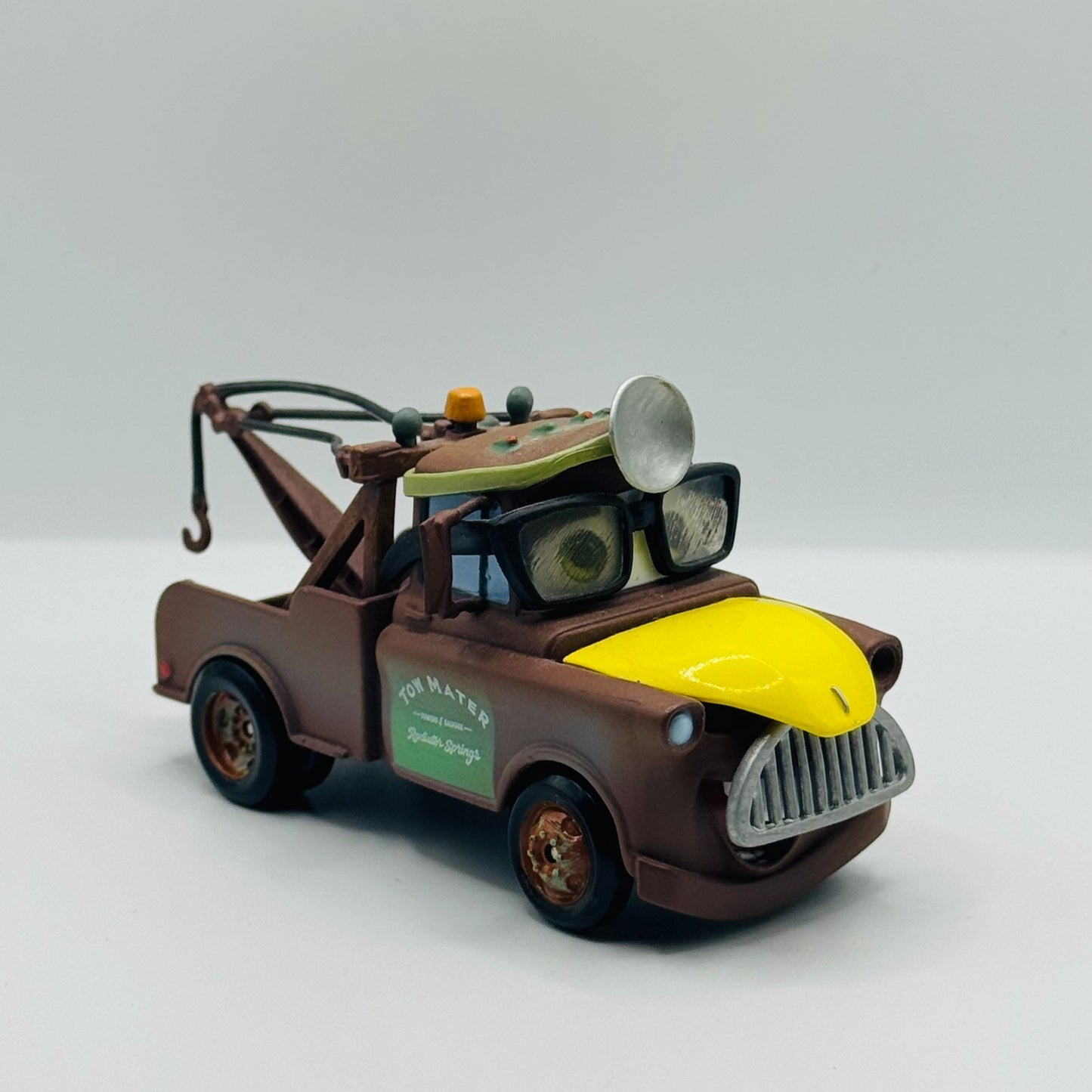 Disney Pixar Cars UFM UNIDENTIFIED FLYING MATER MATOR Disney Store 1:43 Diecast