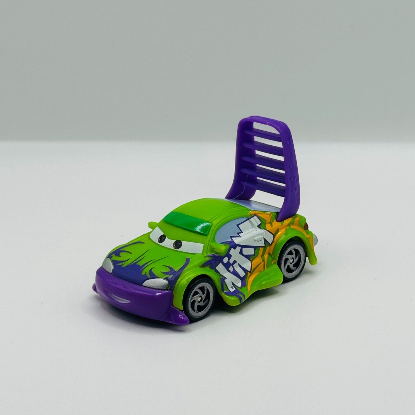 Disney Pixar Cars - COLOR CHANGERS WINGO GREEN/ LIGHT GREEN 2010 - 1:55 Scale