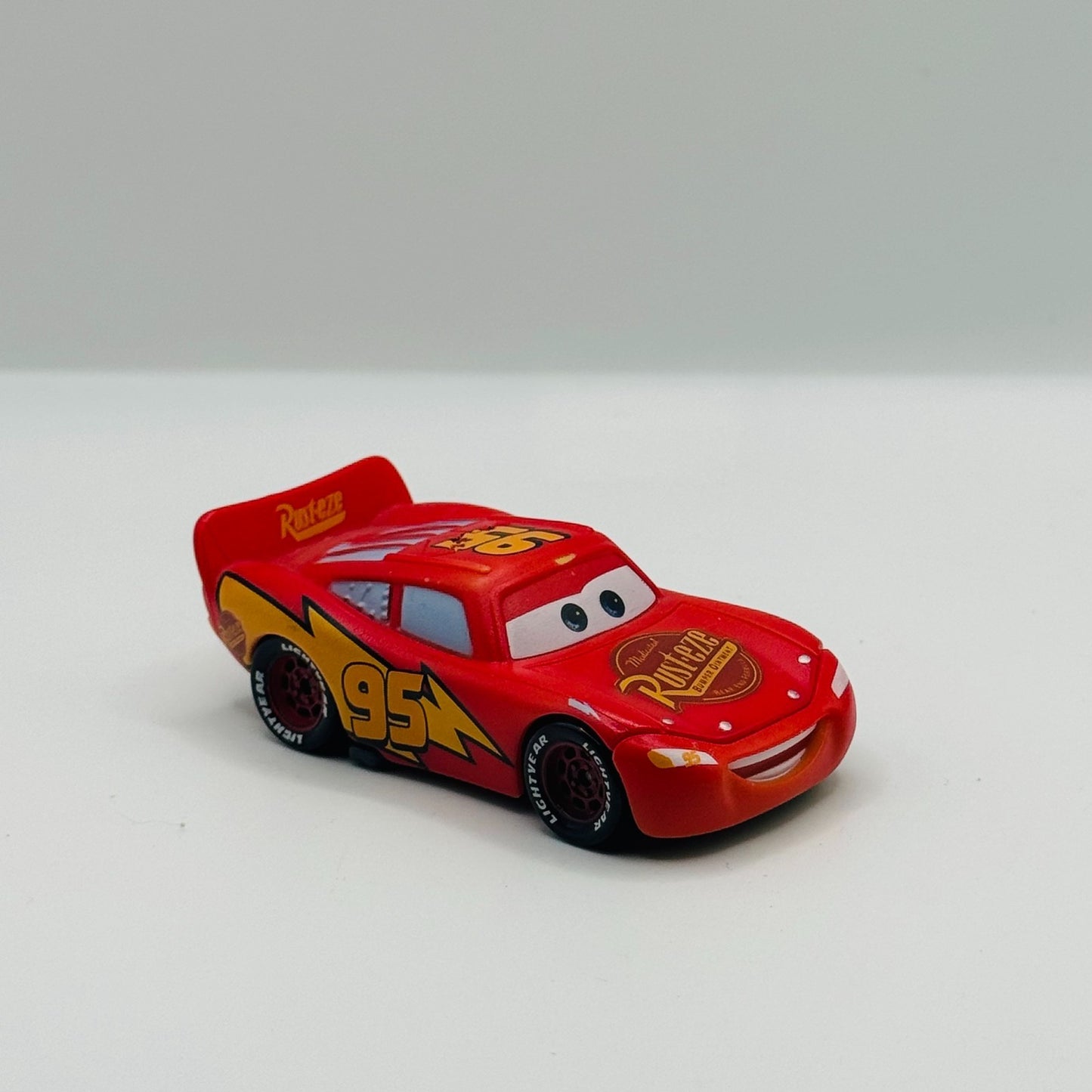 Disney Pixar Cars - COLOR CHANGERS CARS 1 MCQUEEN RED/ YELLOW 2010 - 1:55 Scale
