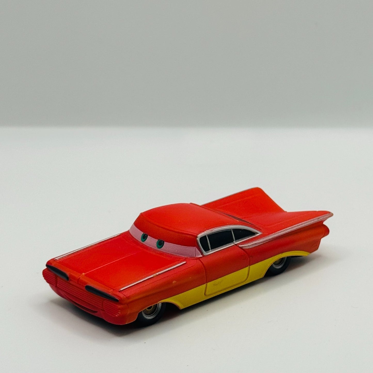 Disney Pixar Cars - COLOR CHANGERS RAMONE RED/ YELLOW *RARE* 2010 - 1:55 Scale