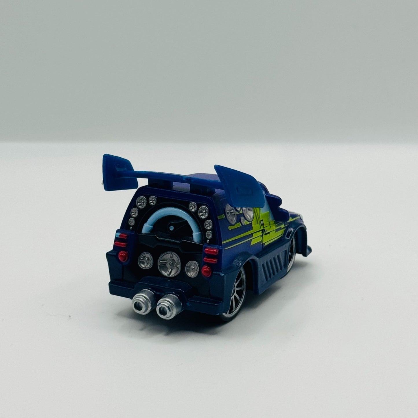 Disney Pixar Cars - COLOR CHANGERS DJ BLUE/ LIGHT BLUE 2010 - 1:55 Scale