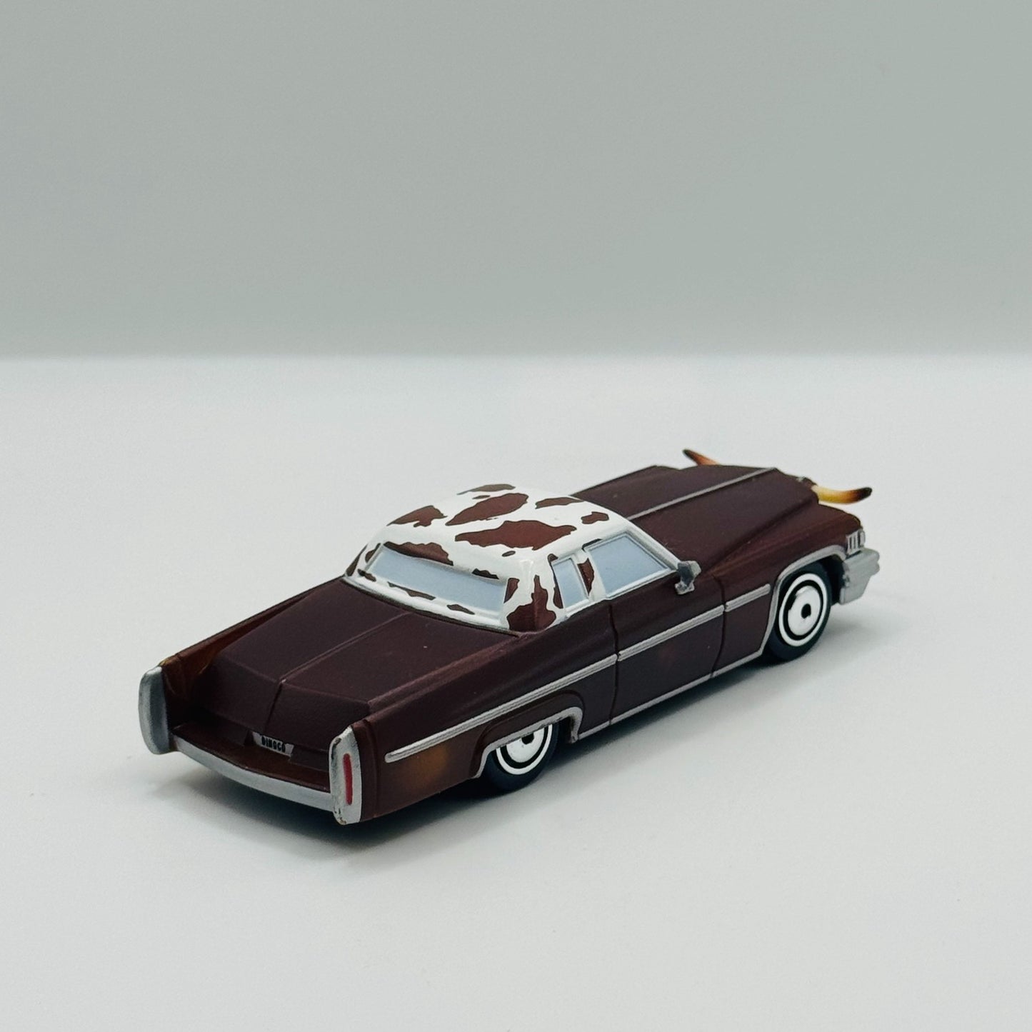 Disney Pixar Cars - COLOR CHANGERS TEX DINOCO BROWN/ YELLOW 2010 - 1:55 Scale