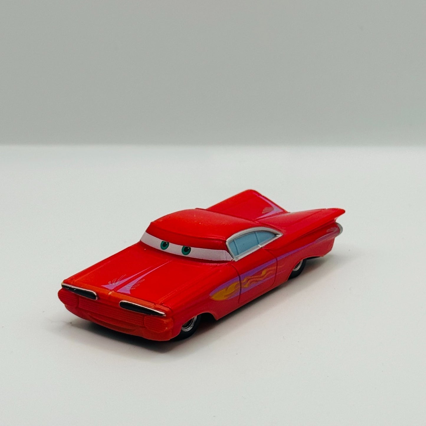Disney Pixar Cars - COLOR CHANGERS RAMONE RED/ YELLOW 2010 - 1:55 Scale