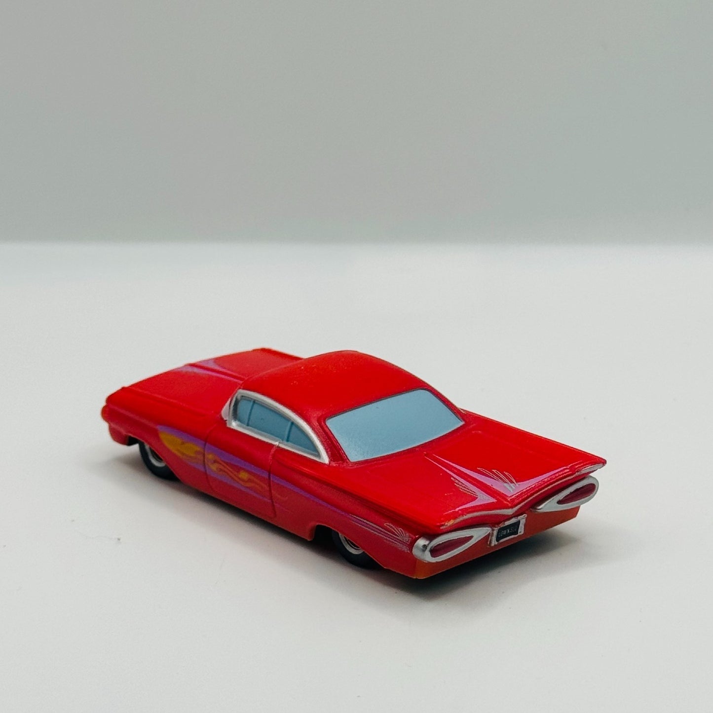 Disney Pixar Cars - COLOR CHANGERS RAMONE RED/ YELLOW 2010 - 1:55 Scale