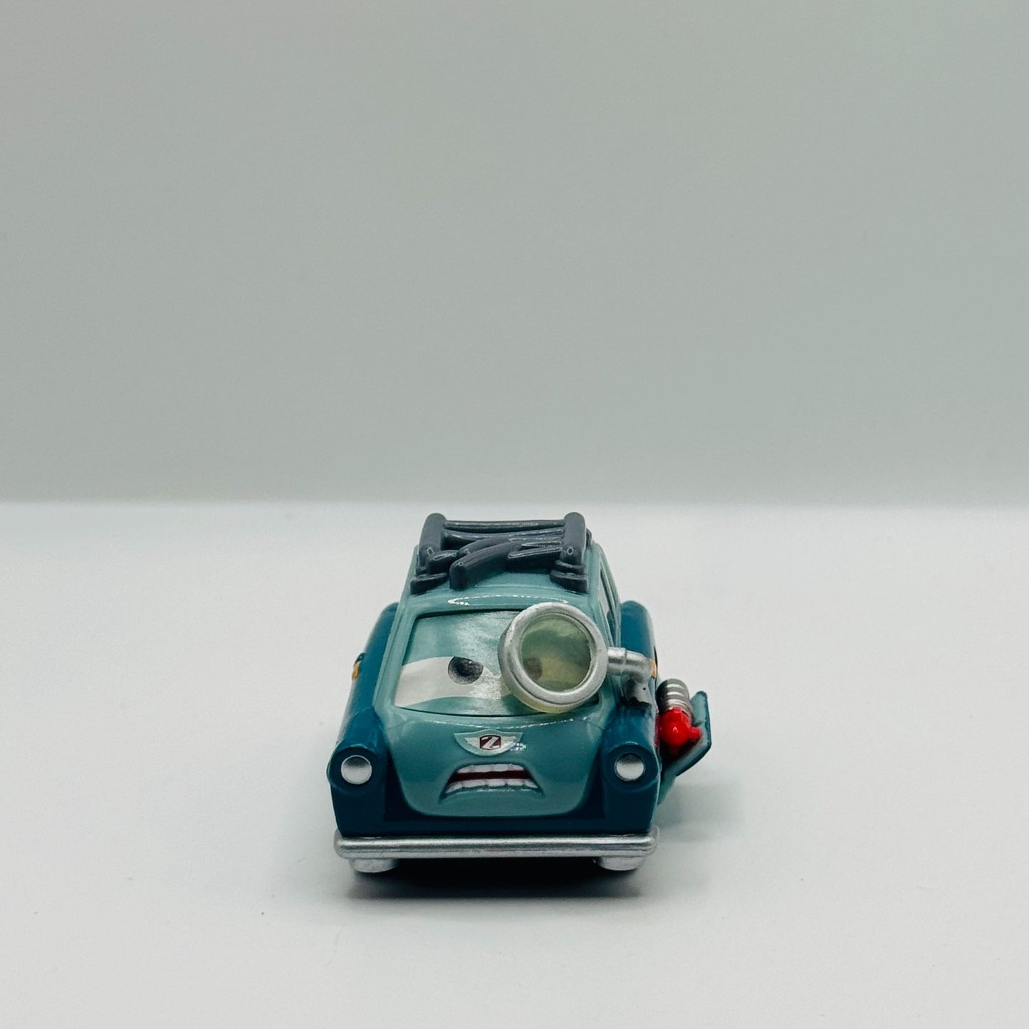 Disney Pixar Cars - QUICK CHANGERS PROFESSOR Z WITH POP OUT WEAPON - 1:55 Scale