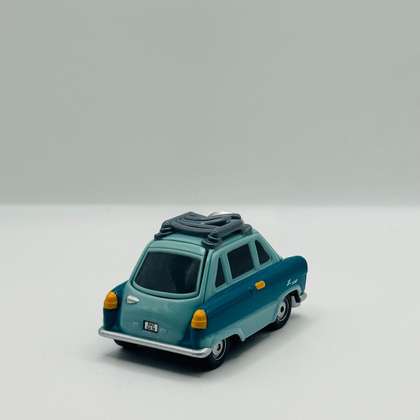 Disney Pixar Cars - QUICK CHANGERS PROFESSOR Z WITH POP OUT WEAPON - 1:55 Scale