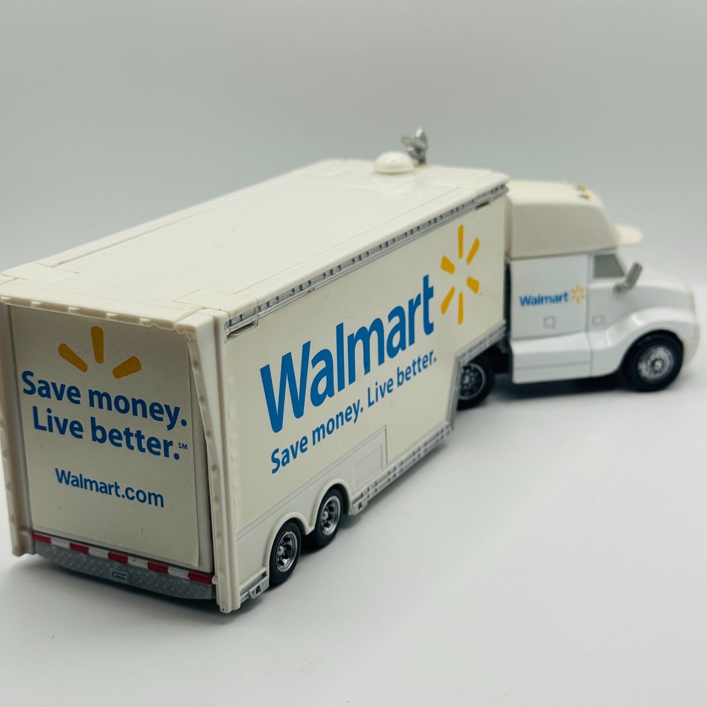 Disney Pixar Cars - WALMART WALLY HAULER 2009 - 1:55 Diecast