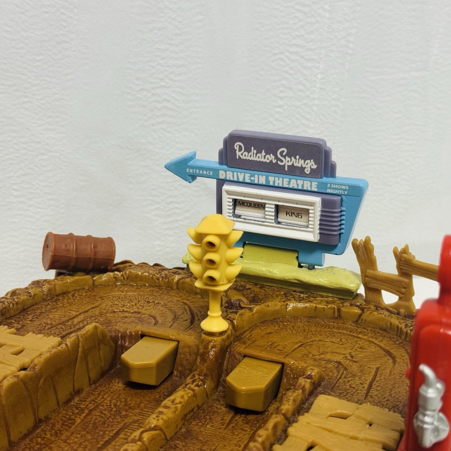 Disney Pixar Cars - Mini Adventures DRIVE-IN DRAGSTRIP THEATRE SCREEN 2008