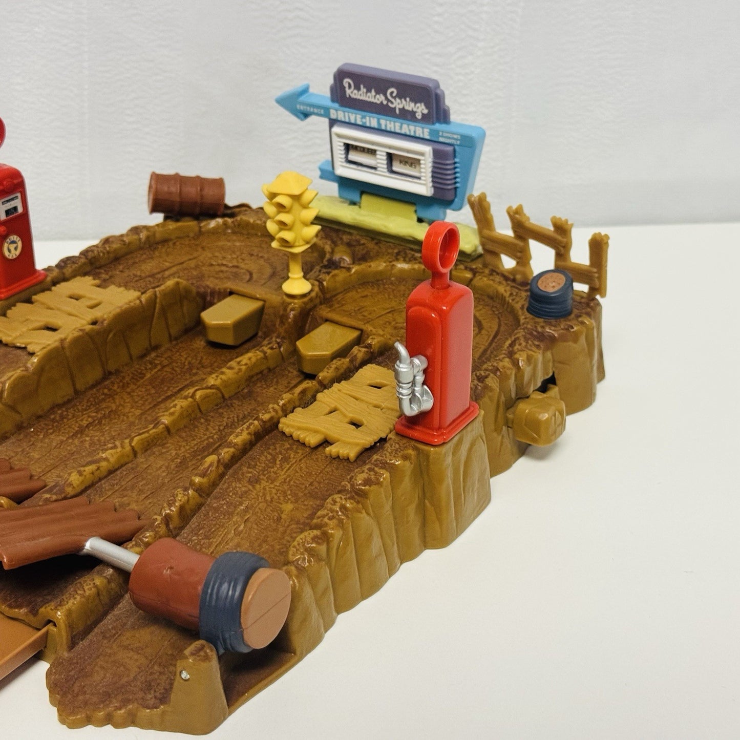 Disney Pixar Cars - Mini Adventures DRIVE-IN DRAGSTRIP THEATRE SCREEN 2008