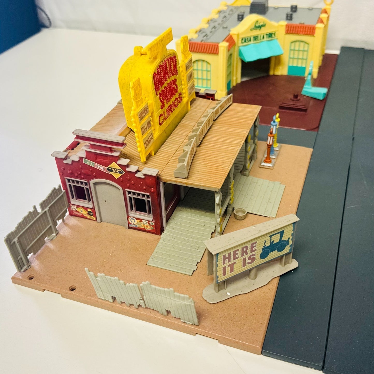 Disney Pixar Cars RADIATOR SPRINGS TOWNS FLO'S CAFE CASA BODY ART CURIO LIGHT UP