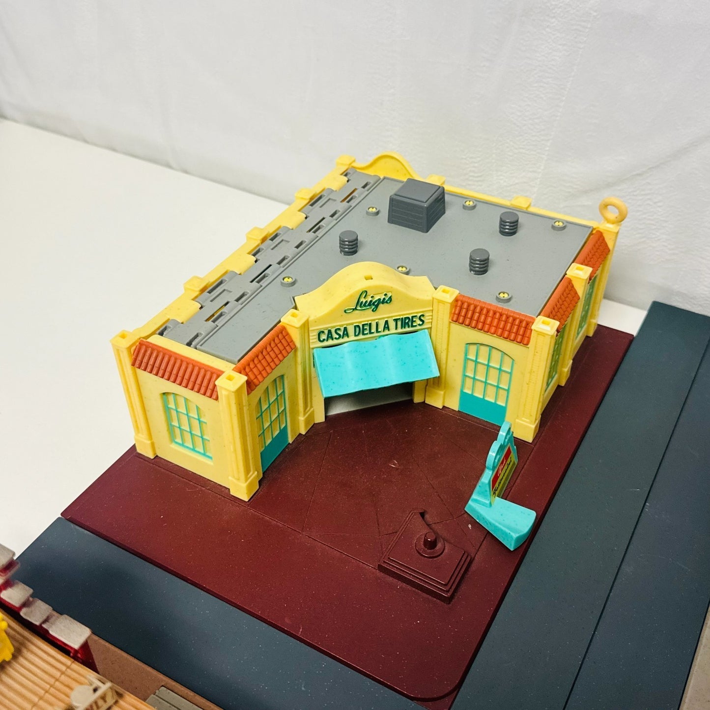 Disney Pixar Cars RADIATOR SPRINGS TOWNS FLO'S CAFE CASA BODY ART CURIO LIGHT UP