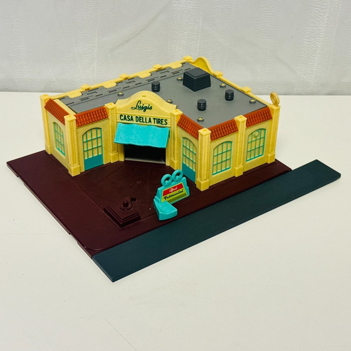 Disney Pixar Cars RADIATOR SPRINGS TOWNS FLO'S CAFE CASA BODY ART CURIO LIGHT UP