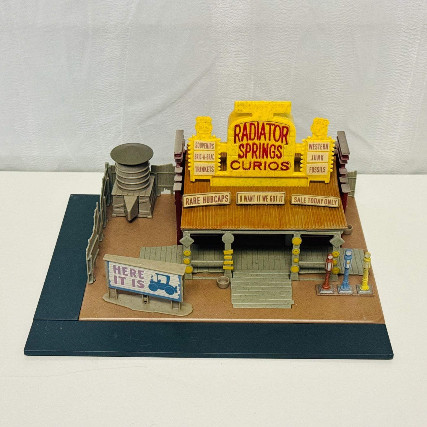 Disney Pixar Cars RADIATOR SPRINGS PLAYSET FLO'S CAFE CASA BODY ART CURIO LIGHTS