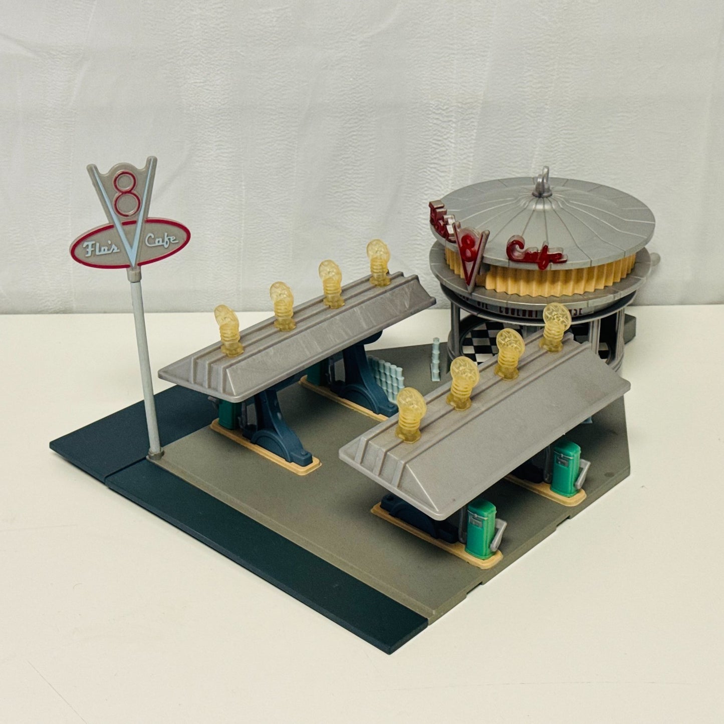 Disney Pixar Cars RADIATOR SPRINGS PLAYSET FLO'S CAFE CASA BODY ART CURIO LIGHTS