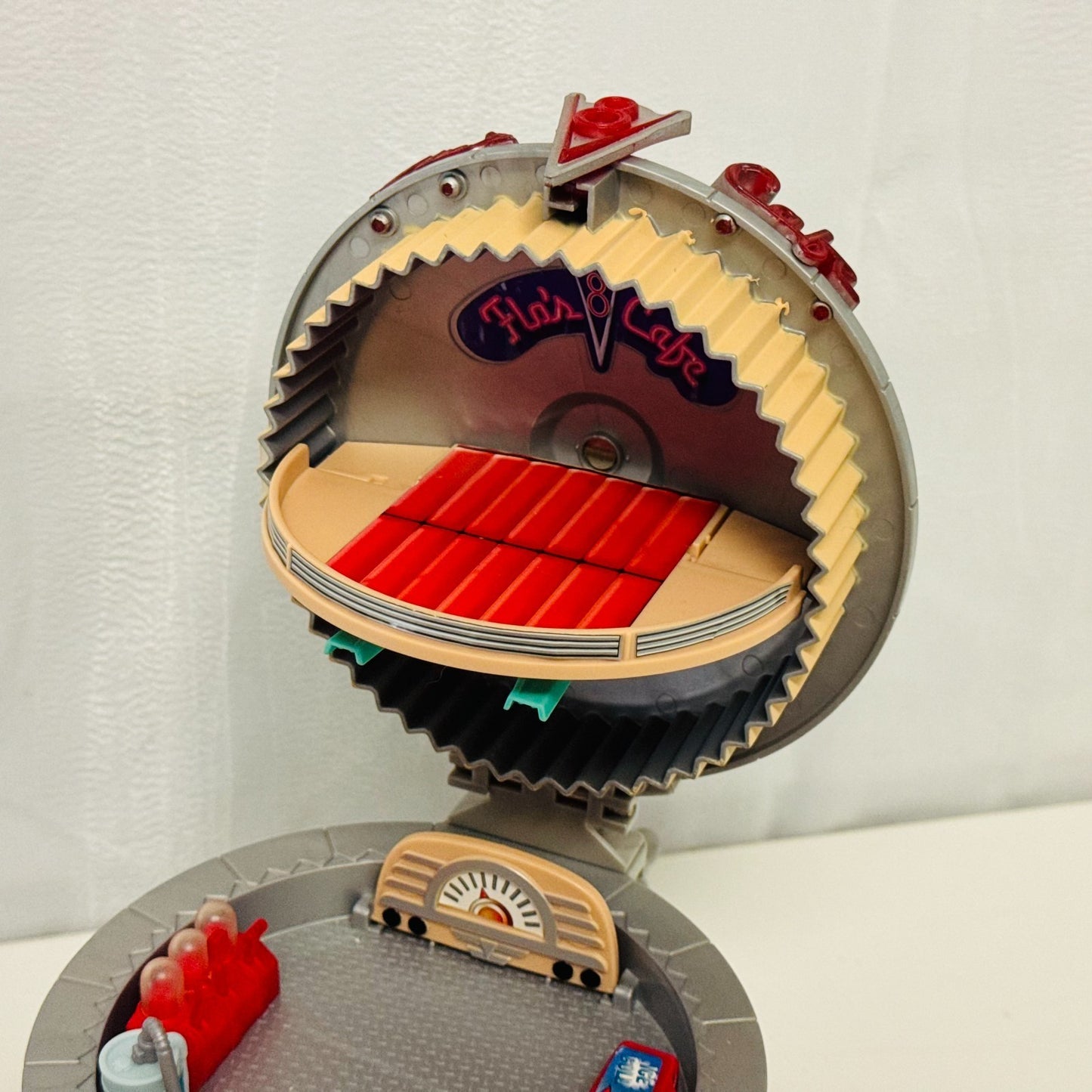 Disney Pixar Cars RADIATOR SPRINGS PLAYSET FLO'S CAFE CASA BODY ART CURIO LIGHTS