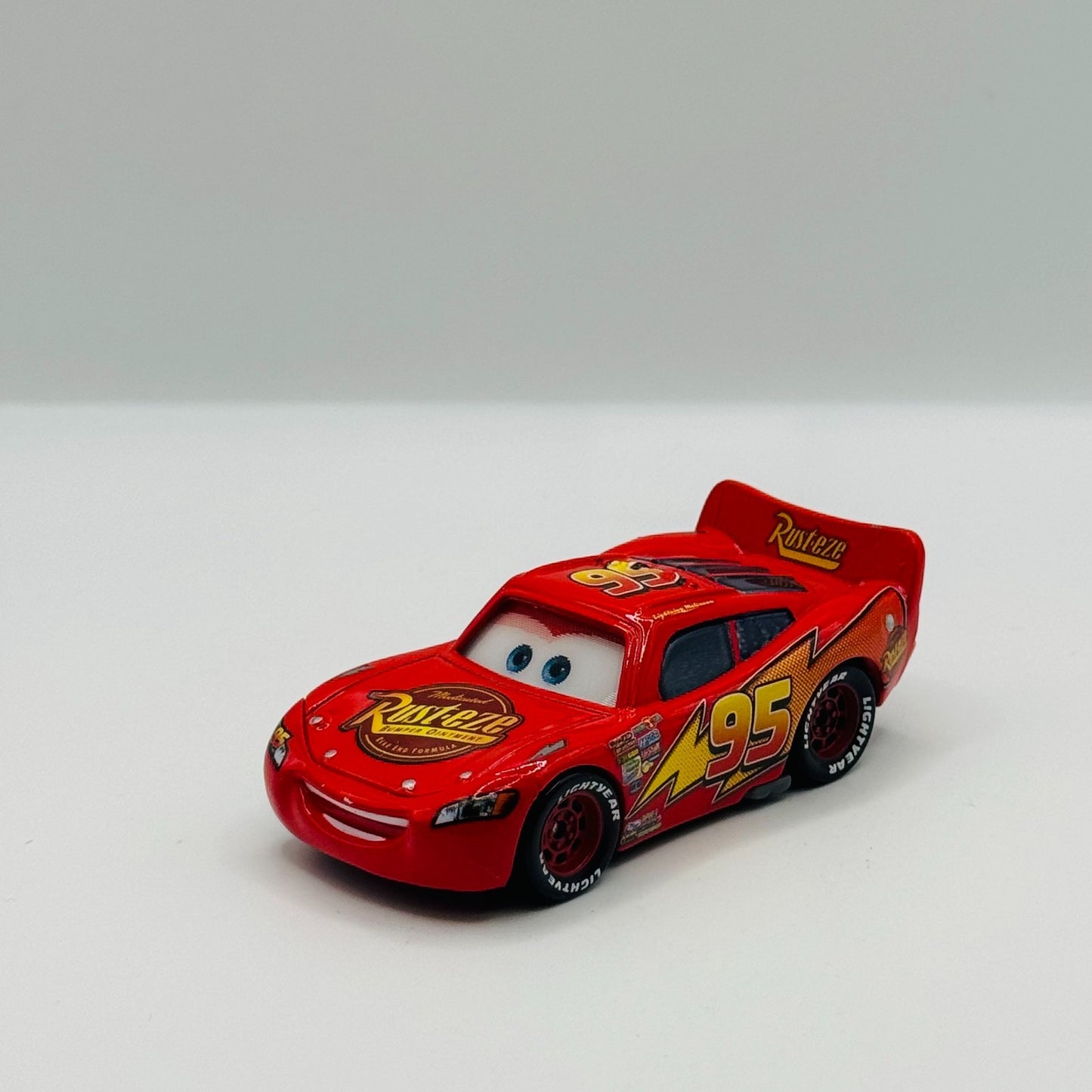 Disney Pixar Cars V2 LIGHTNING MCQUEEN LENTICULAR Eyes Change 2009 1:55 Diecast