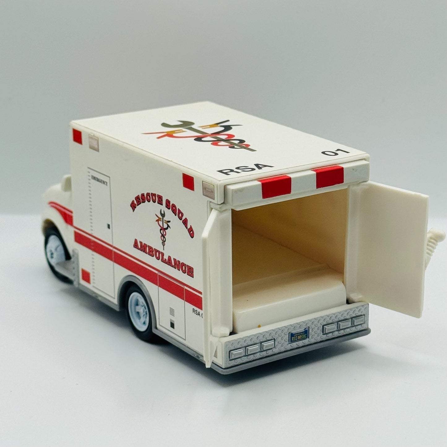 Disney Pixar Cars - RESCUE SQUAD AMBULANCE OPENING DOORS *NEAR MINT* 1:55 Scale