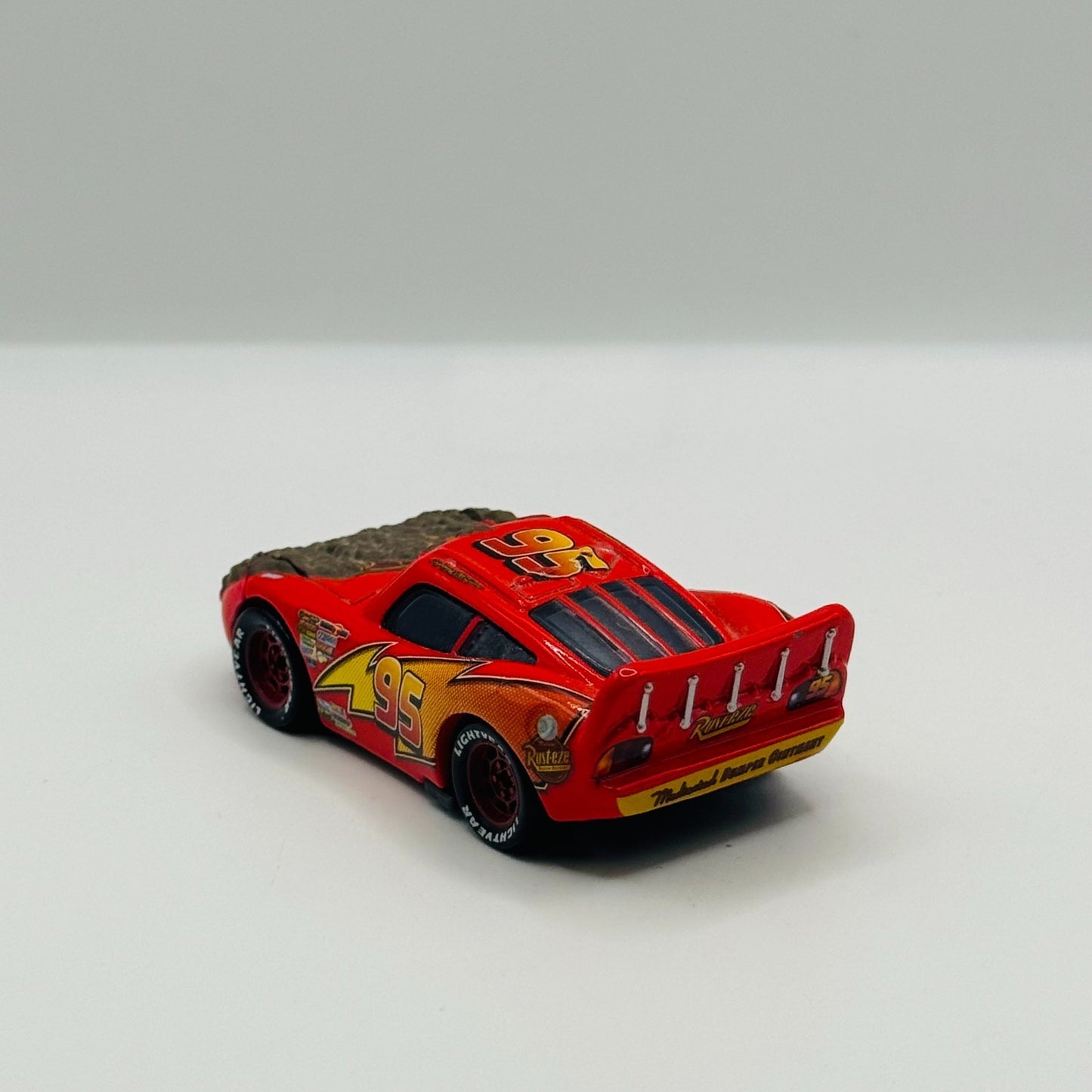 Disney Pixar Cars - MUDDY LIGHTNING MCQUEEN Final Lap 2010 - 1:55 Diecast
