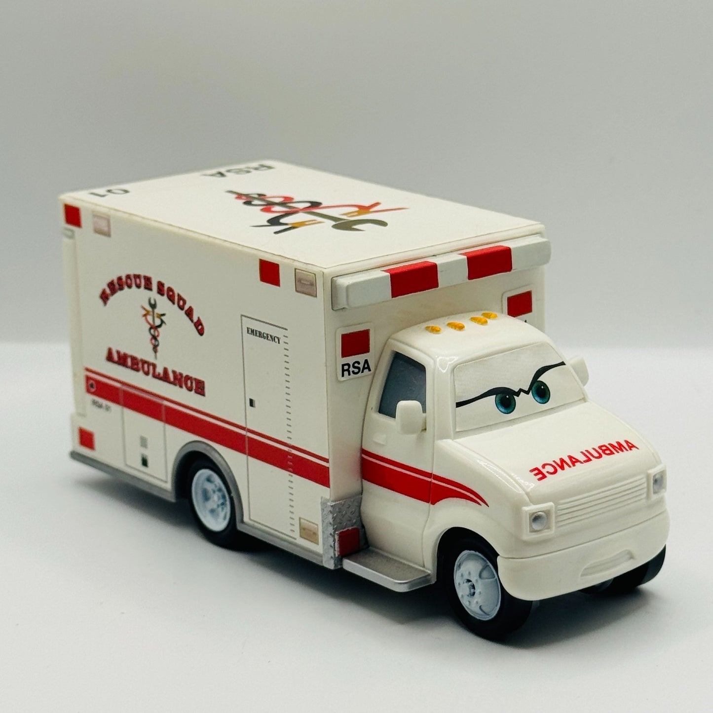 Disney Pixar Cars - RESCUE SQUAD AMBULANCE OPENING DOORS *NEAR MINT* 1:55 Scale