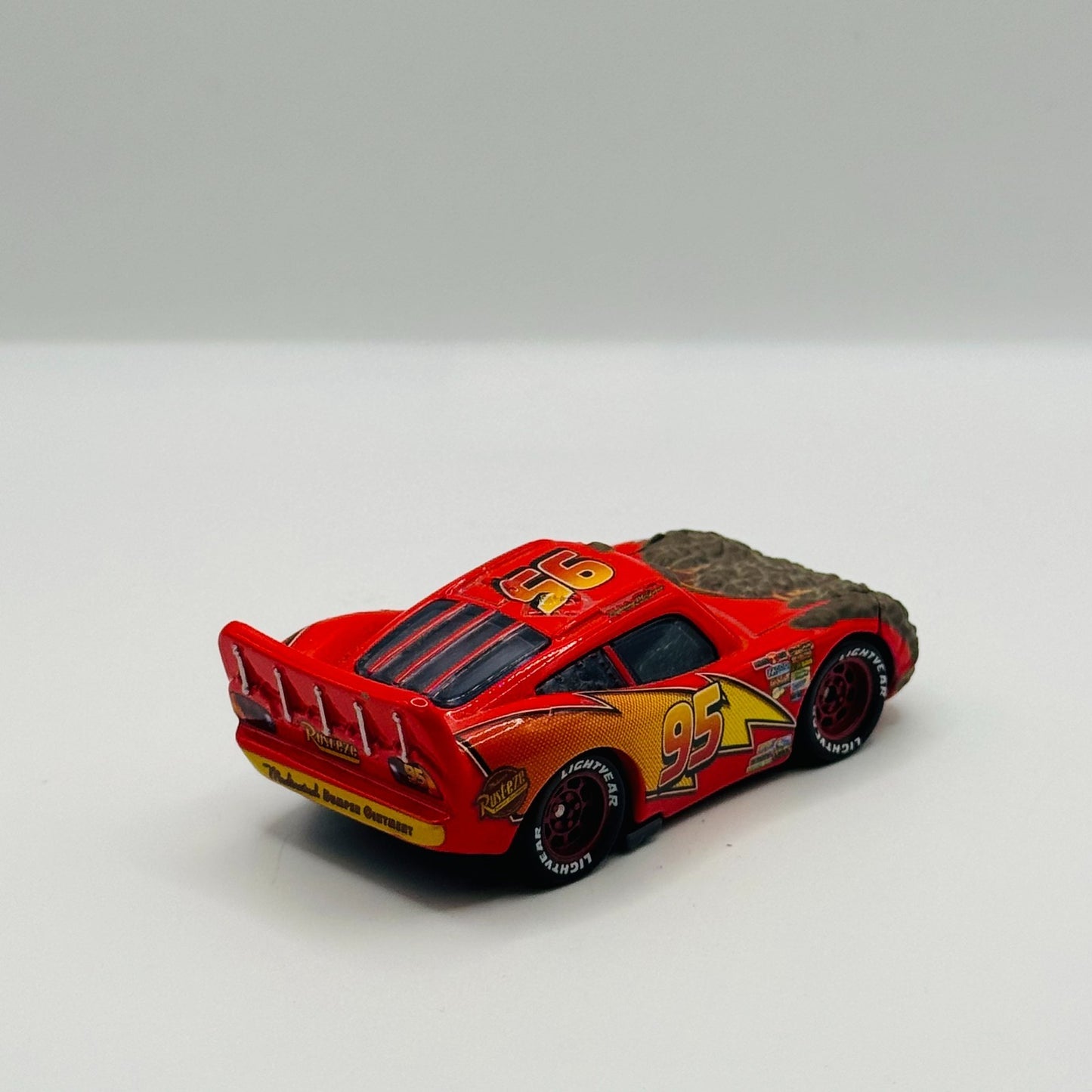 Disney Pixar Cars - MUDDY LIGHTNING MCQUEEN Final Lap 2010 - 1:55 Diecast