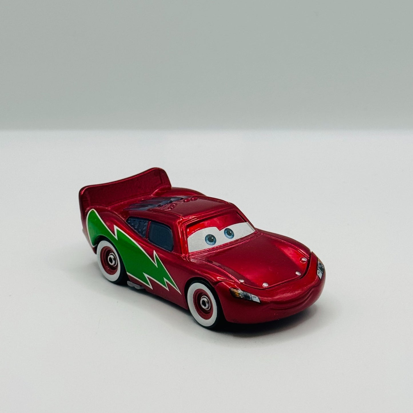 Disney Pixar Cars - HOLIDAY HOTSHOT MCQUEEN Mater Saves Christmas - 1:55 Diecast