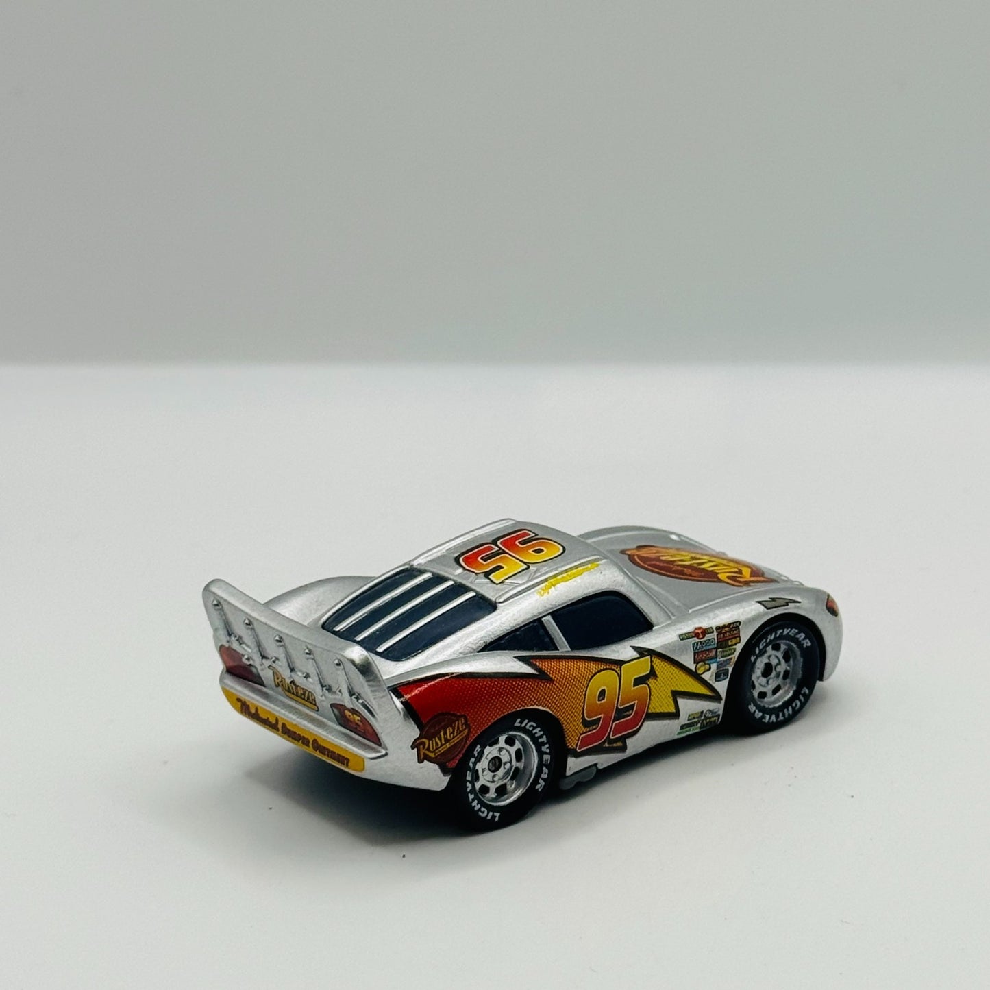 Disney Pixar Cars - SILVER LIGHTNING MCQUEEN WITH METALLIC FINISH - 1:55 Diecast
