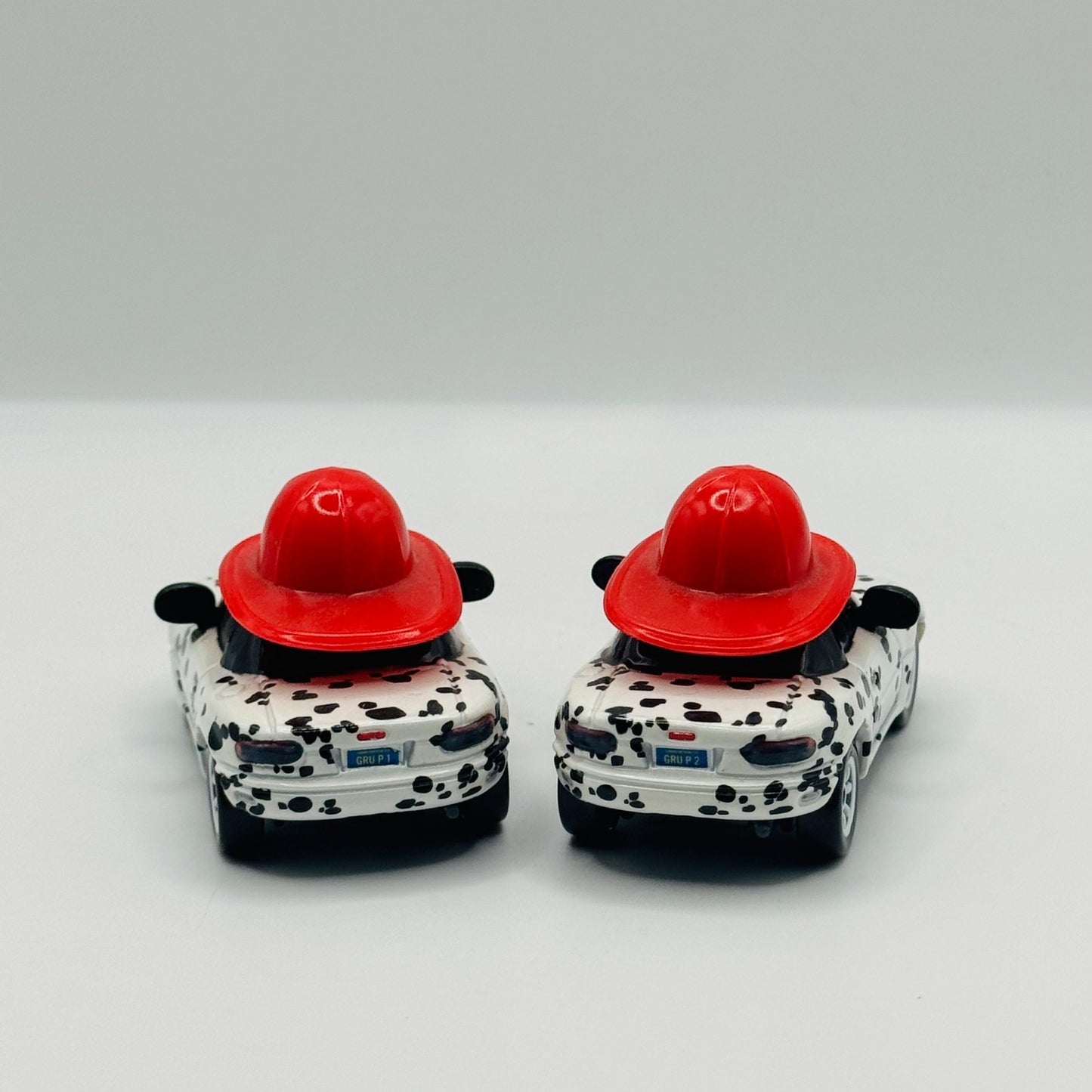 Disney Pixar Cars Toon - DALMATIAN MIA & TIA Rescue Squad Mater - 1:55 Diecast