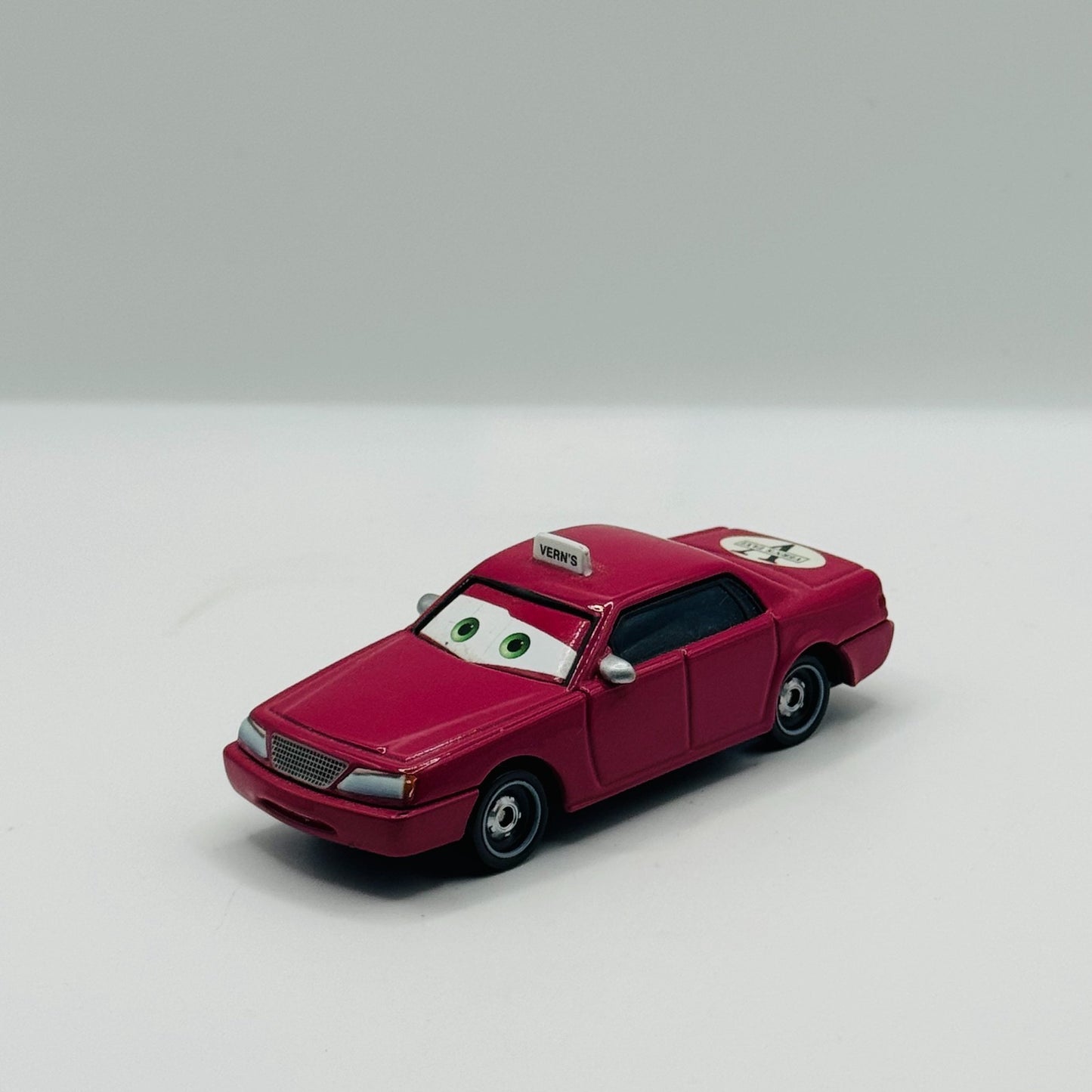 Disney Pixar Cars - VERN TAXI - 1:55 Diecast