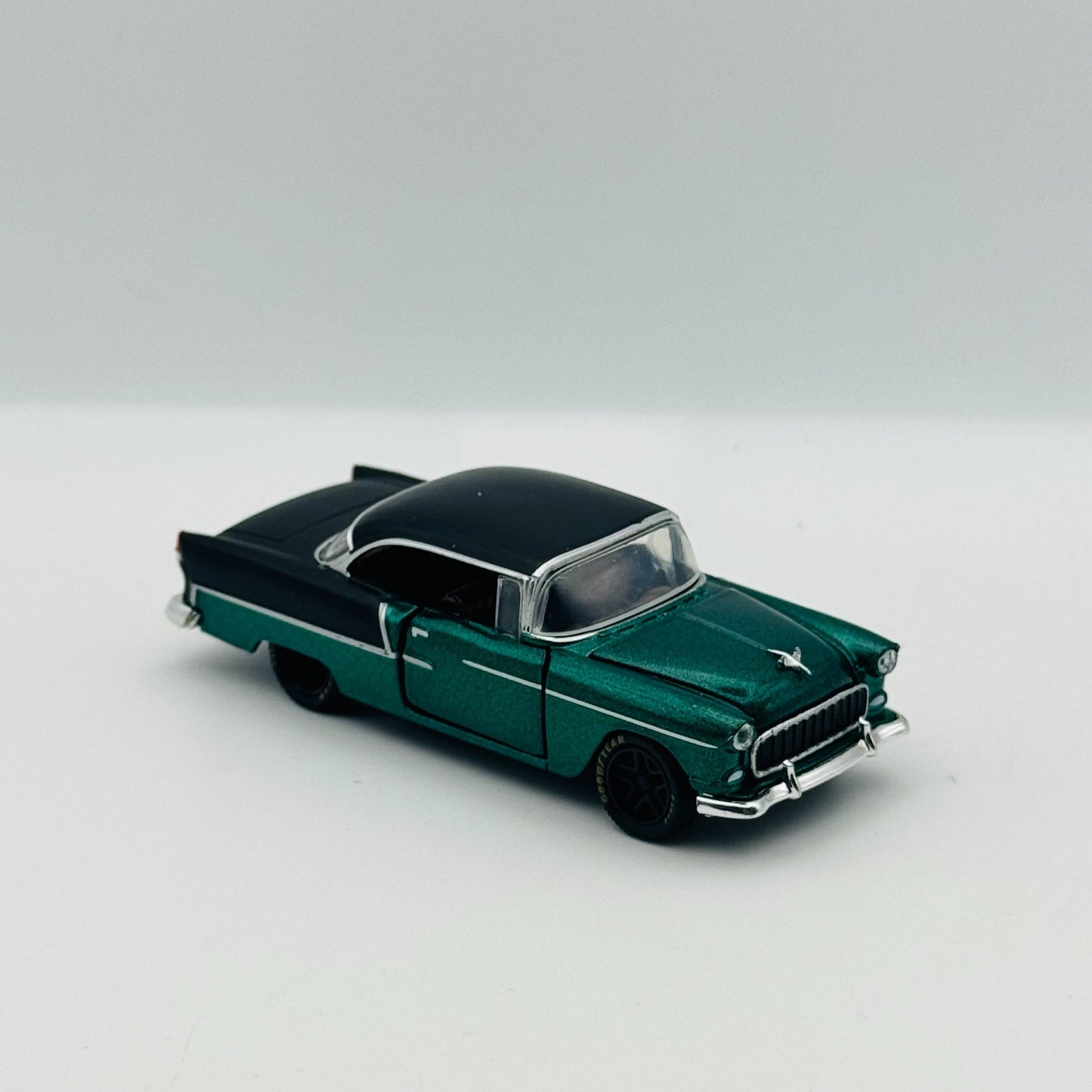 M2 Machines - 1955 CHEVROLET BEL AIR HARDTOP CUSTOM 2025 - 1:64 Diecast