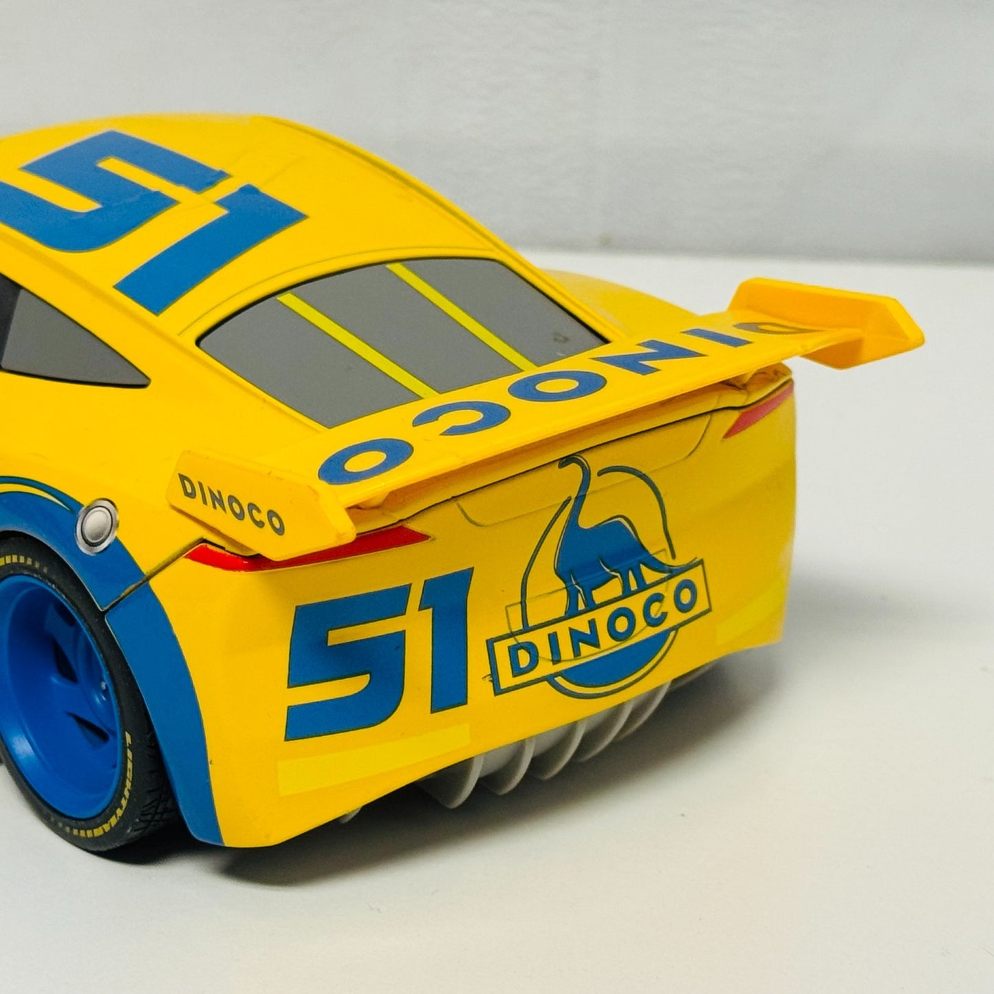 Disney Pixar Cars - JADA DINOCO CRUZ RAMIREZ - 1:24 Diecast