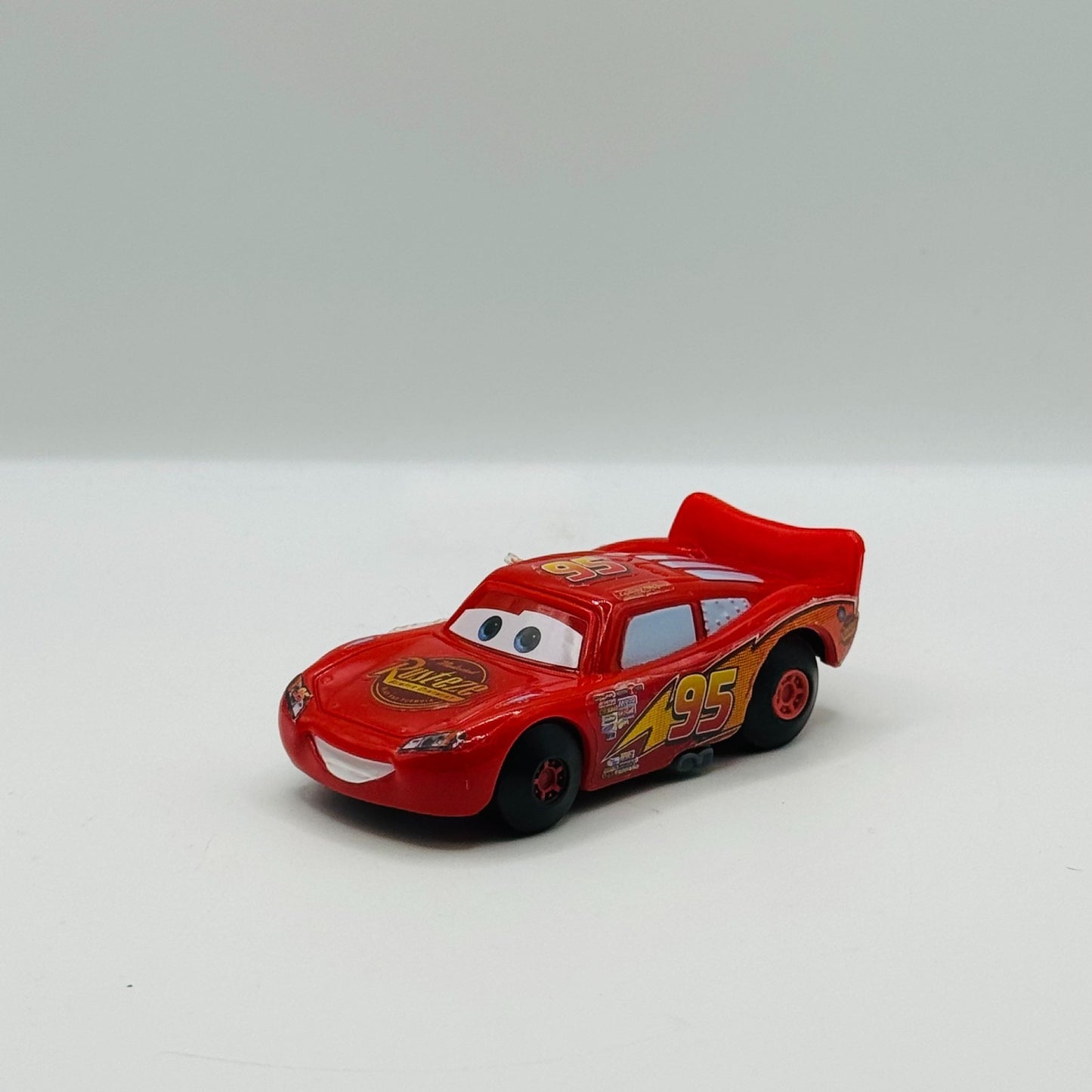 Disney Pixar Cars - STUNT RACERS LIGHTNING MCQUEEN 2013 - 1:55 Scale