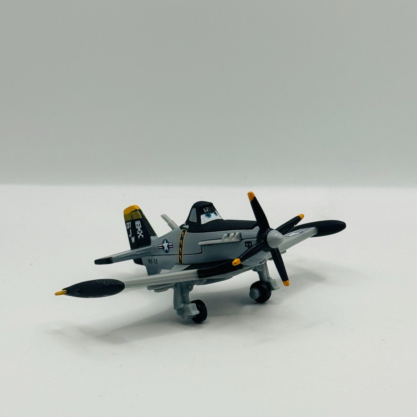 Disney Planes & Pixar Cars - NAVY JOLLY WRENCHES DUSTY 2013 - 1:55 Diecast