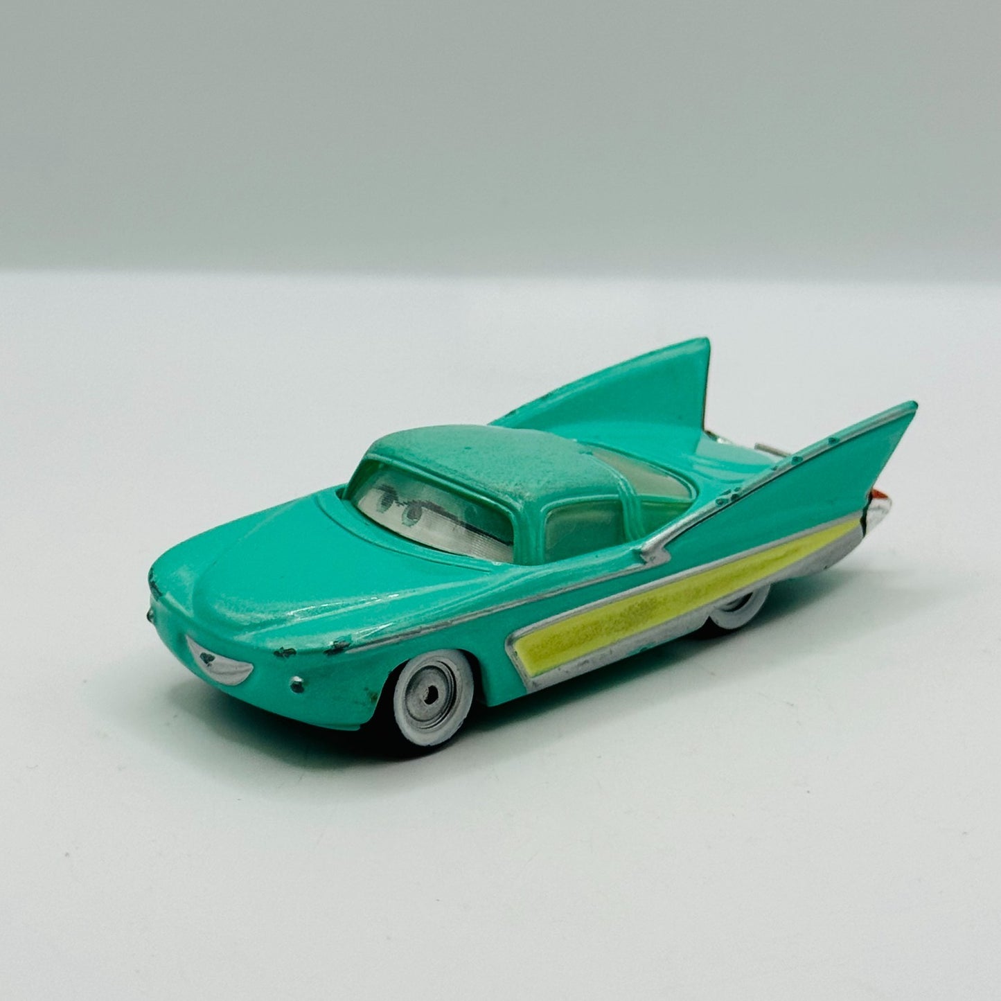 Disney Pixar Cars - FLO LENTICULAR My Eyes Change - 1:55 Diecast
