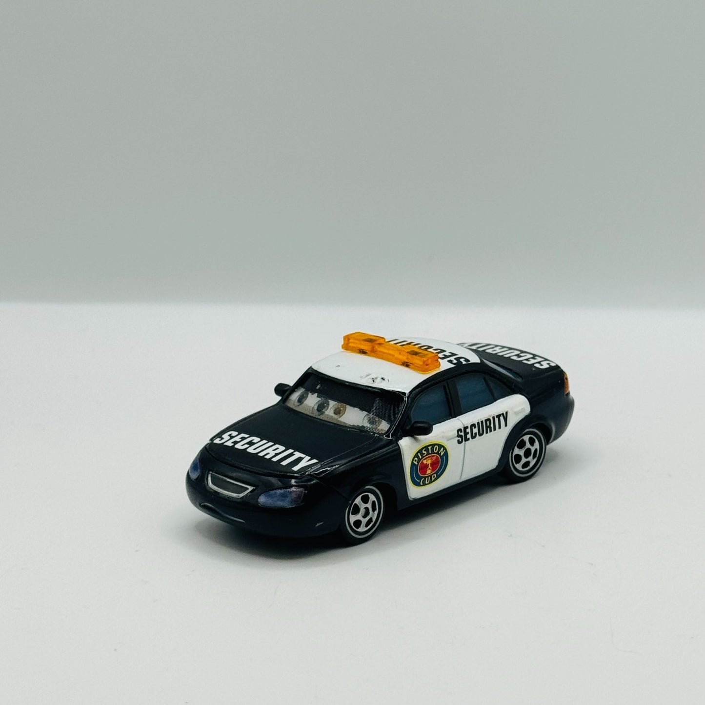 Disney Pixar Cars - MARLON CLUTCHES MCKAY LENTICULAR My Eyes Change 1:55 Diecast
