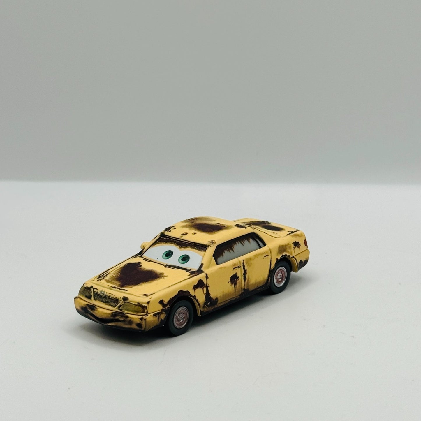 Disney Pixar Cars - DONNA PITS *Unibody* 2016 - 1:55 Diecast