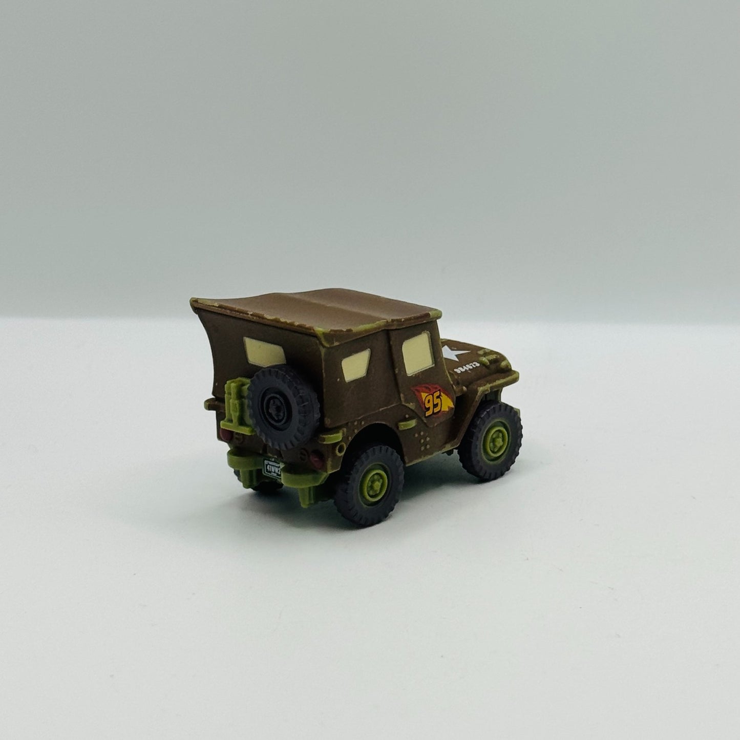 Disney Pixar Cars - COLOR CHANGERS CARS 2 RACE TEAM SARGE 2011 - 1:55 Scale