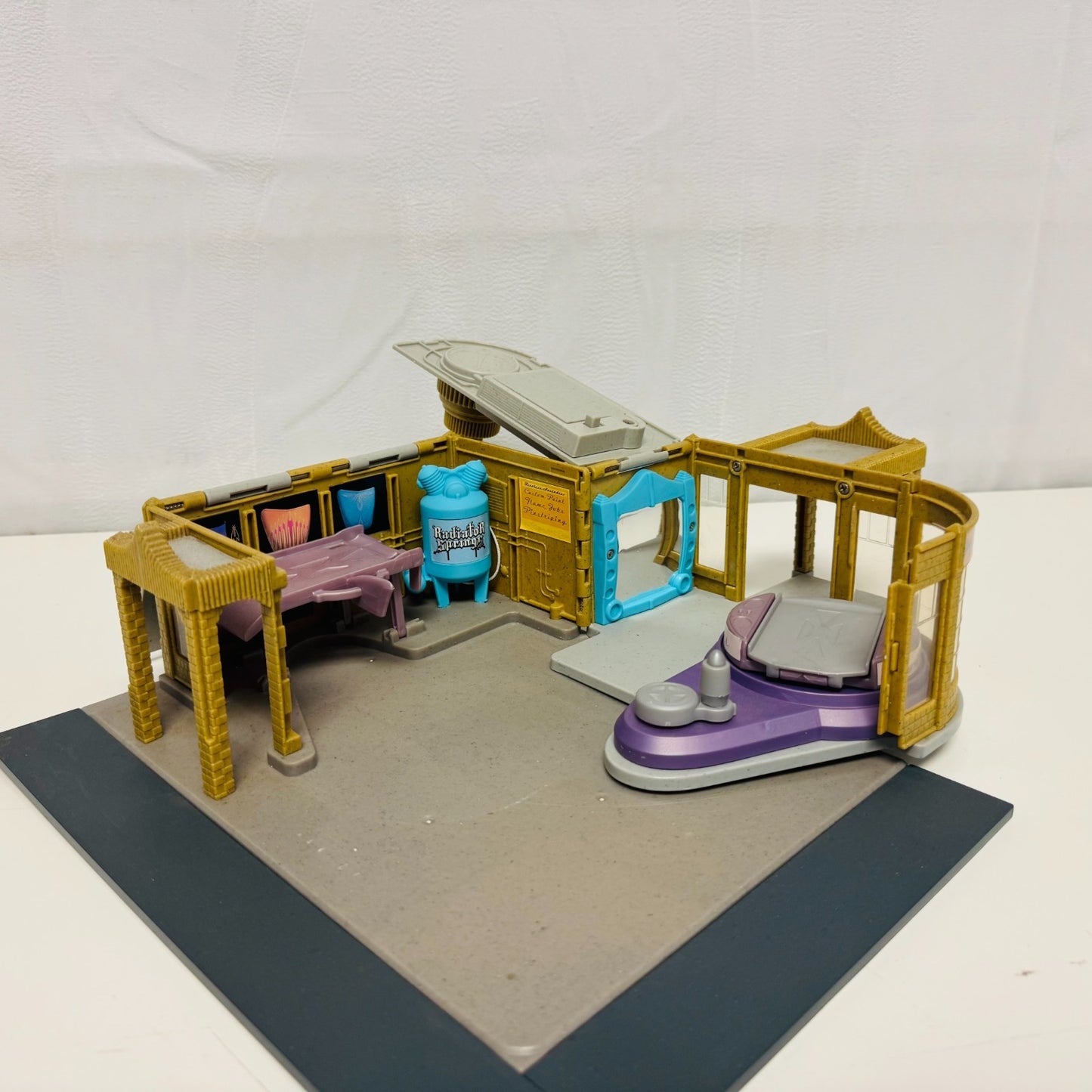 Disney Pixar Cars RADIATOR SPRINGS RAMONE'S HOUSE OF BODY ART SHOP 1:55 Diecast