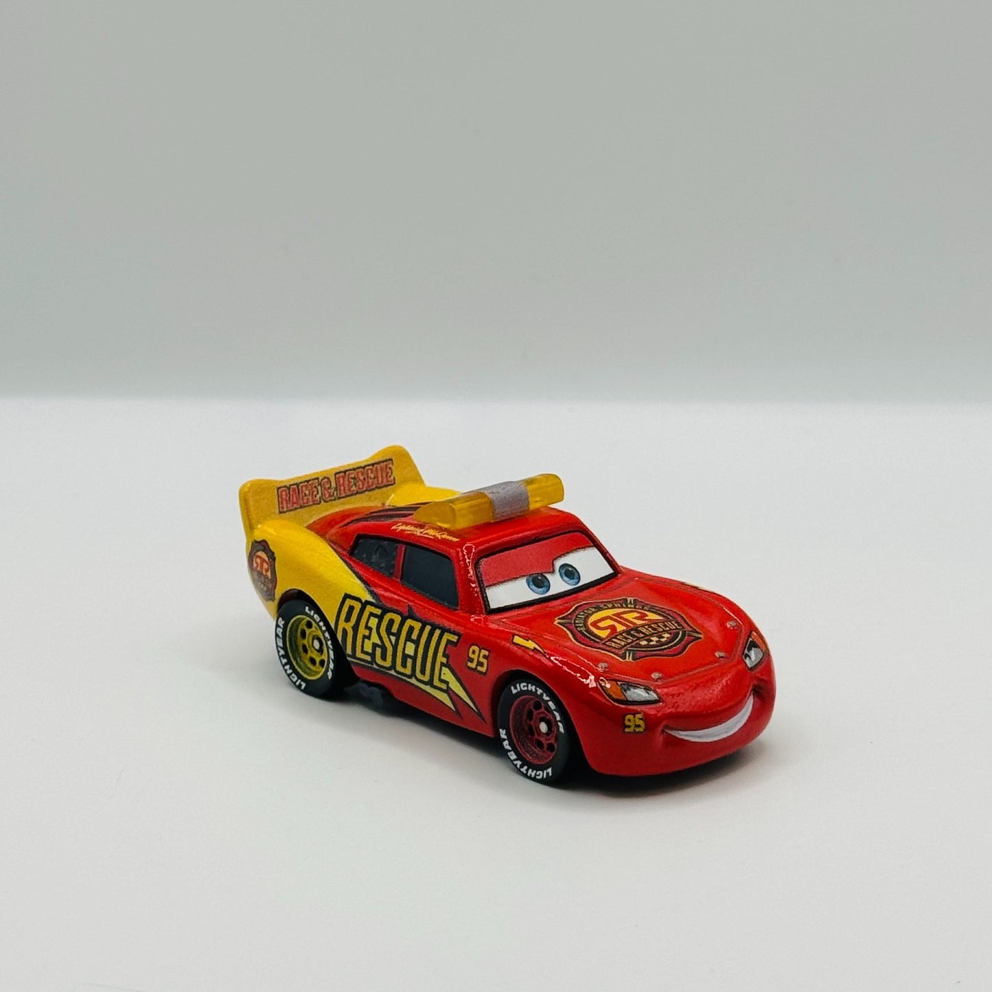 Disney Pixar Cars - RACE & RESCUE LIGHTNING MCQUEEN - 1:55 Diecast